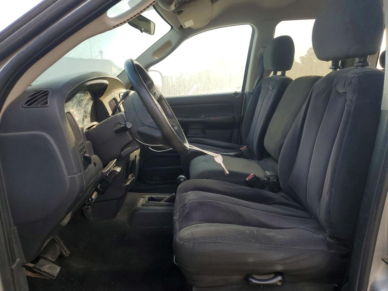 2004 DODGE RAM 1500 ST photo 19