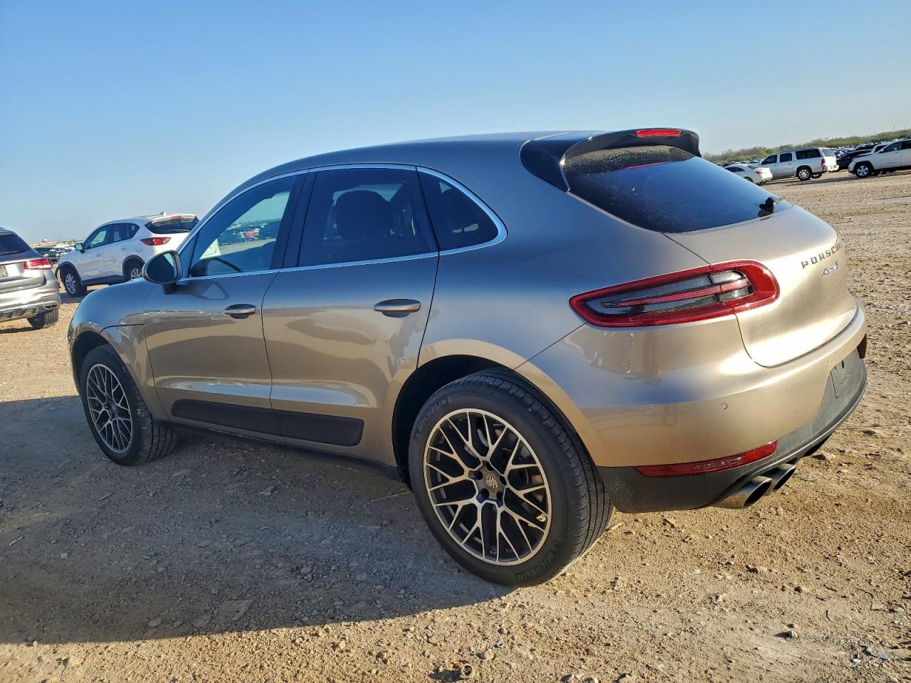 2015 PORSCHE MACAN S photo 2