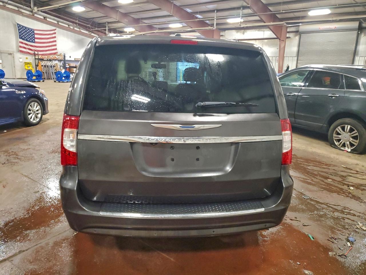 2015 CHRYSLER TOWN & COUNTRY TOURING L photo 6