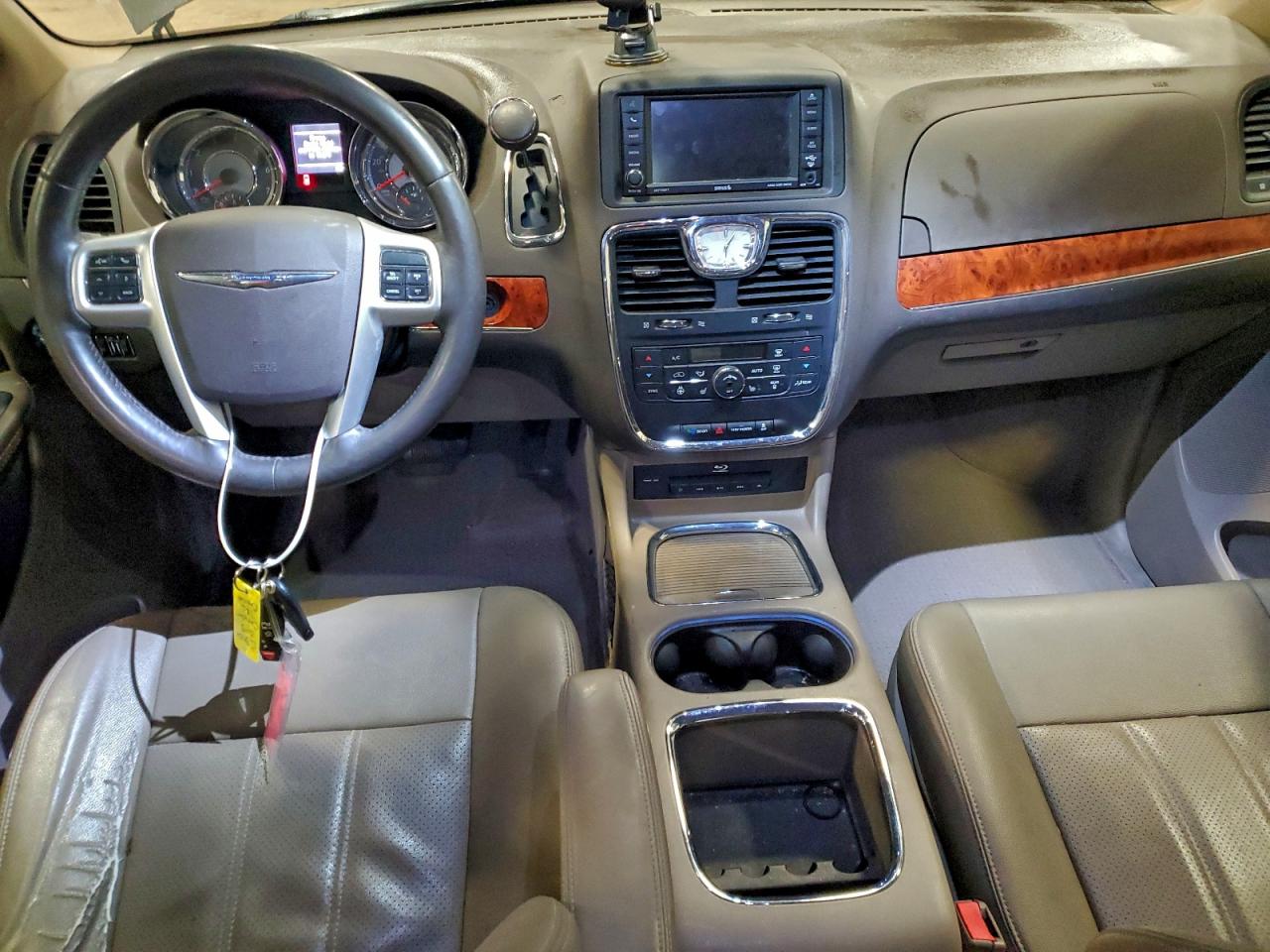 2015 CHRYSLER TOWN & COUNTRY TOURING L photo 8