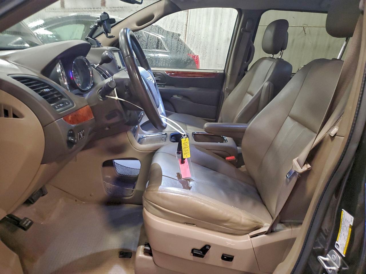 2015 CHRYSLER TOWN & COUNTRY TOURING L photo 7