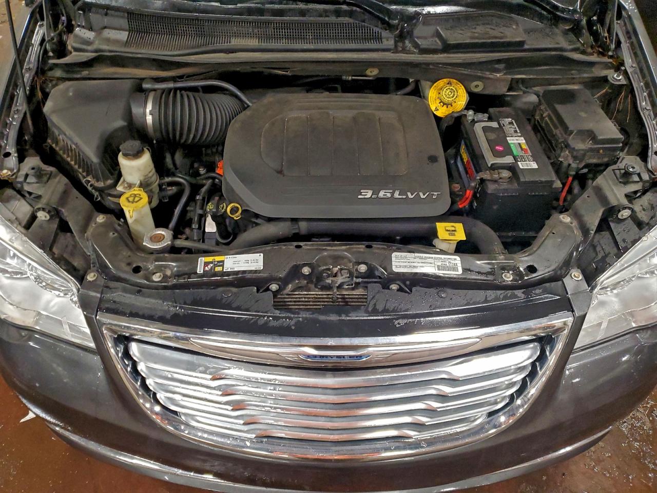 2015 CHRYSLER TOWN & COUNTRY TOURING L photo 12