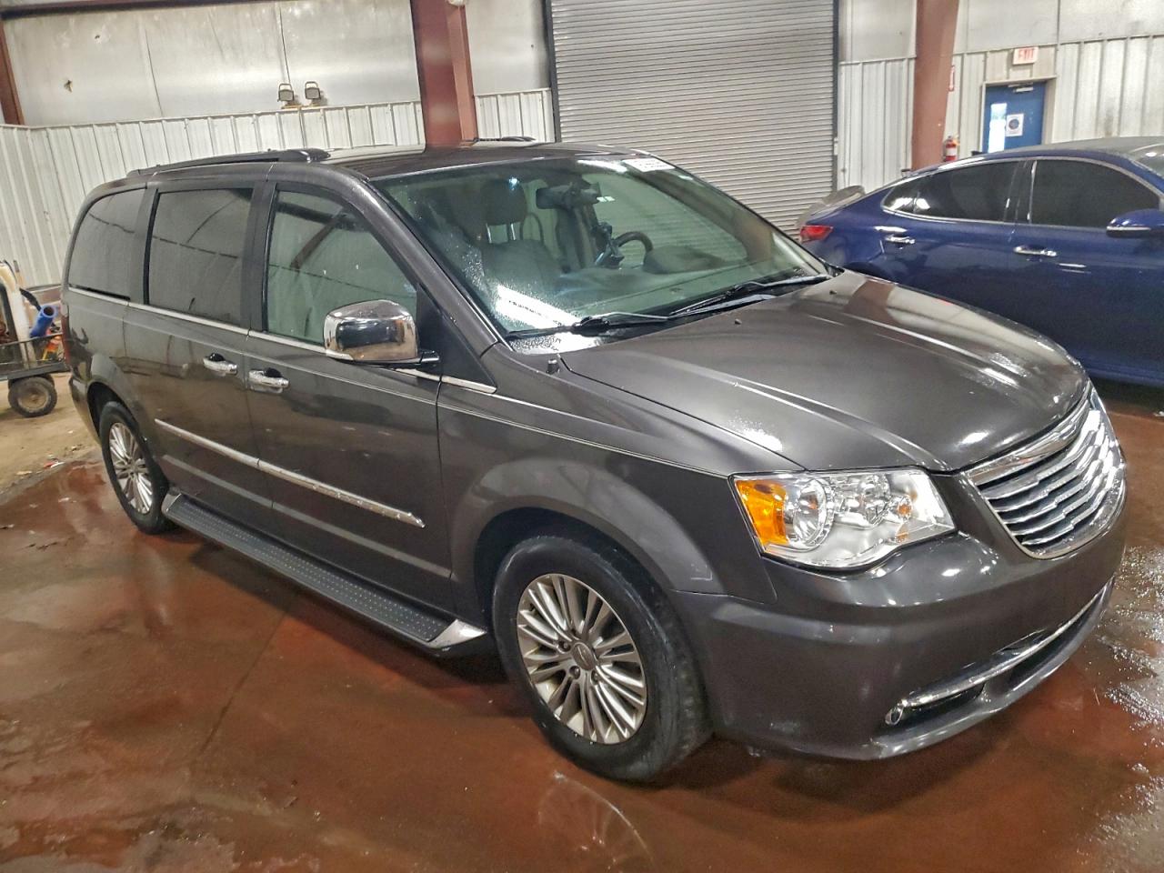2015 CHRYSLER TOWN & COUNTRY TOURING L photo 4