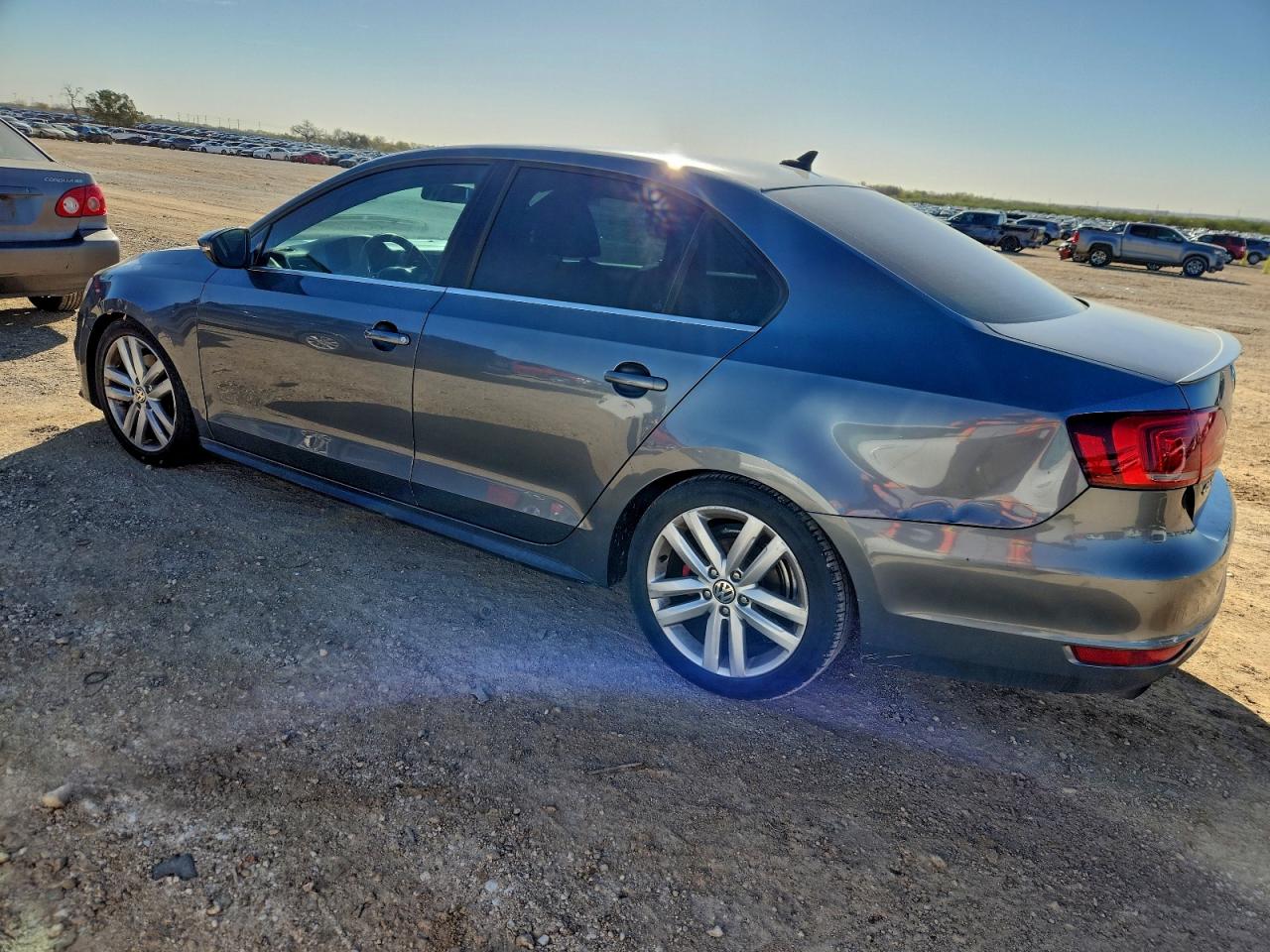 2014 VOLKSWAGEN JETTA GLI photo 2