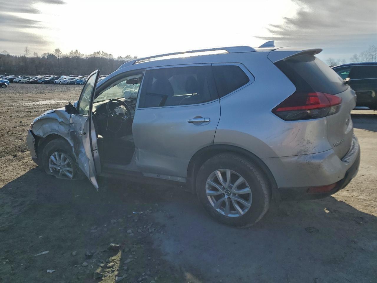 2019 NISSAN ROGUE SV photo 2