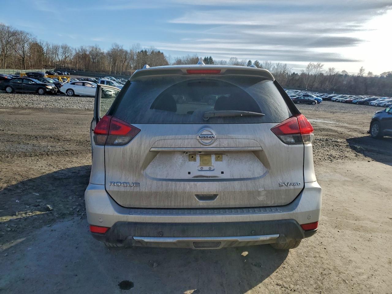 2019 NISSAN ROGUE SV photo 6