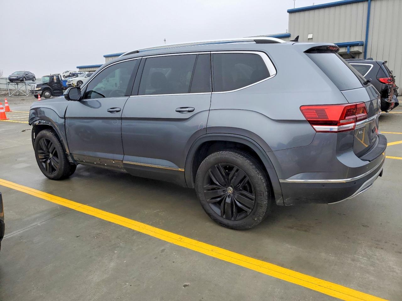 2018 VOLKSWAGEN ATLAS SEL PREMIUM photo 2