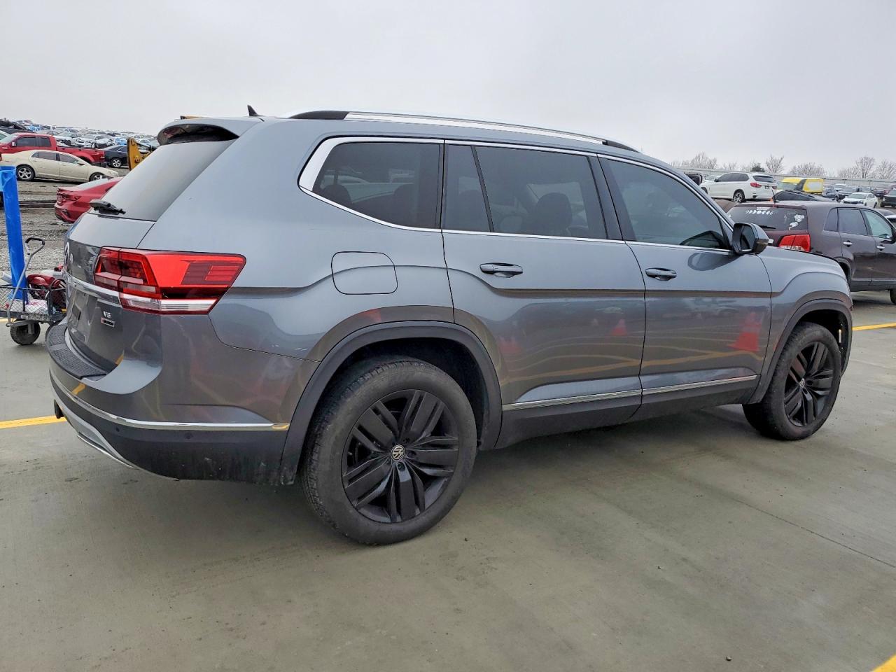 2018 VOLKSWAGEN ATLAS SEL PREMIUM photo 3