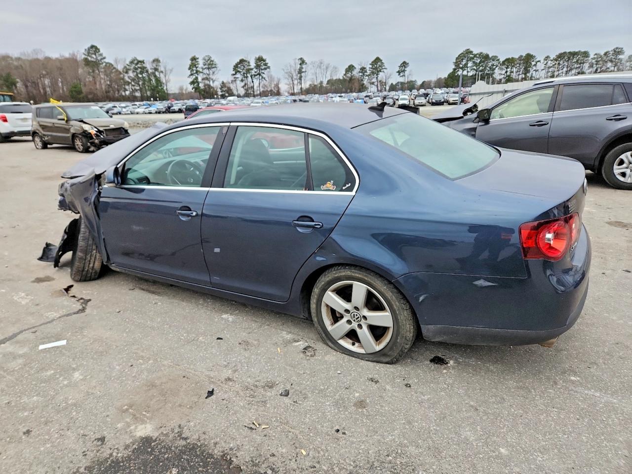 2009 VOLKSWAGEN JETTA SE photo 2