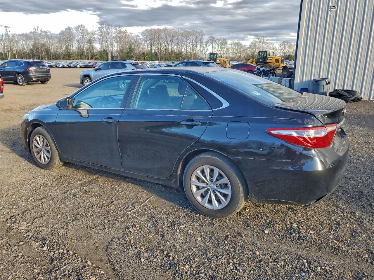 2016 TOYOTA CAMRY LE photo 2
