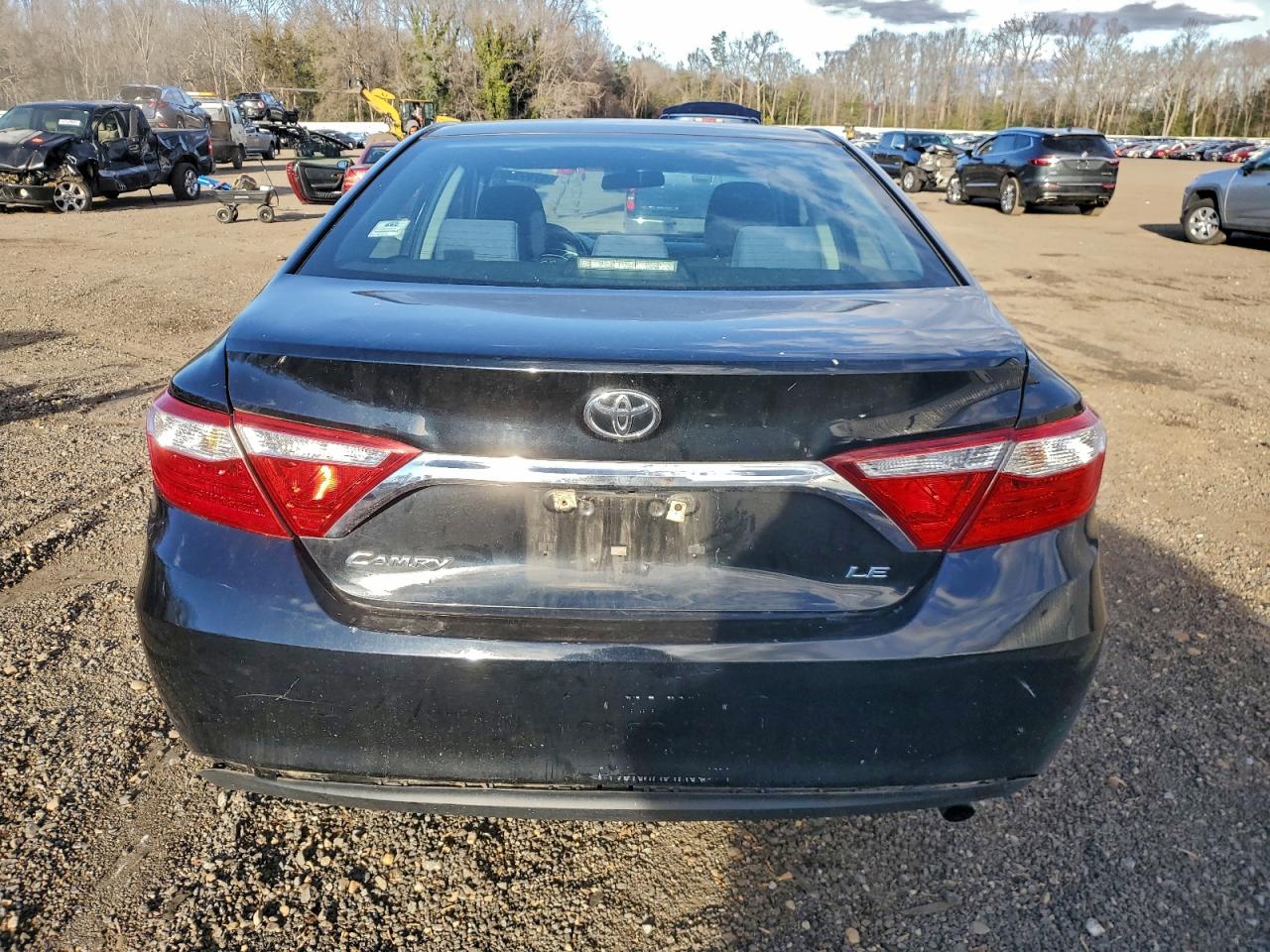 2016 TOYOTA CAMRY LE photo 6