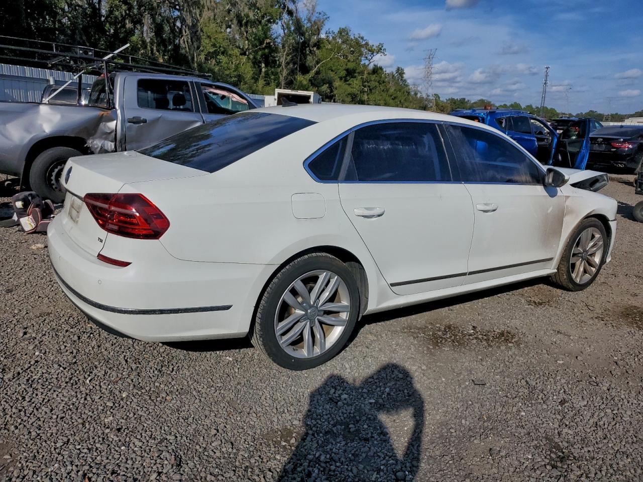 2017 VOLKSWAGEN PASSAT SE photo 3