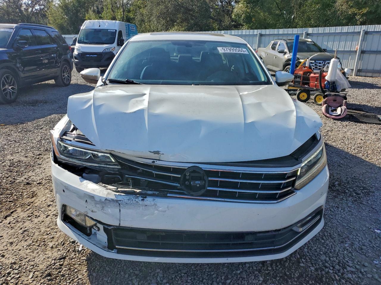 2017 VOLKSWAGEN PASSAT SE photo 5