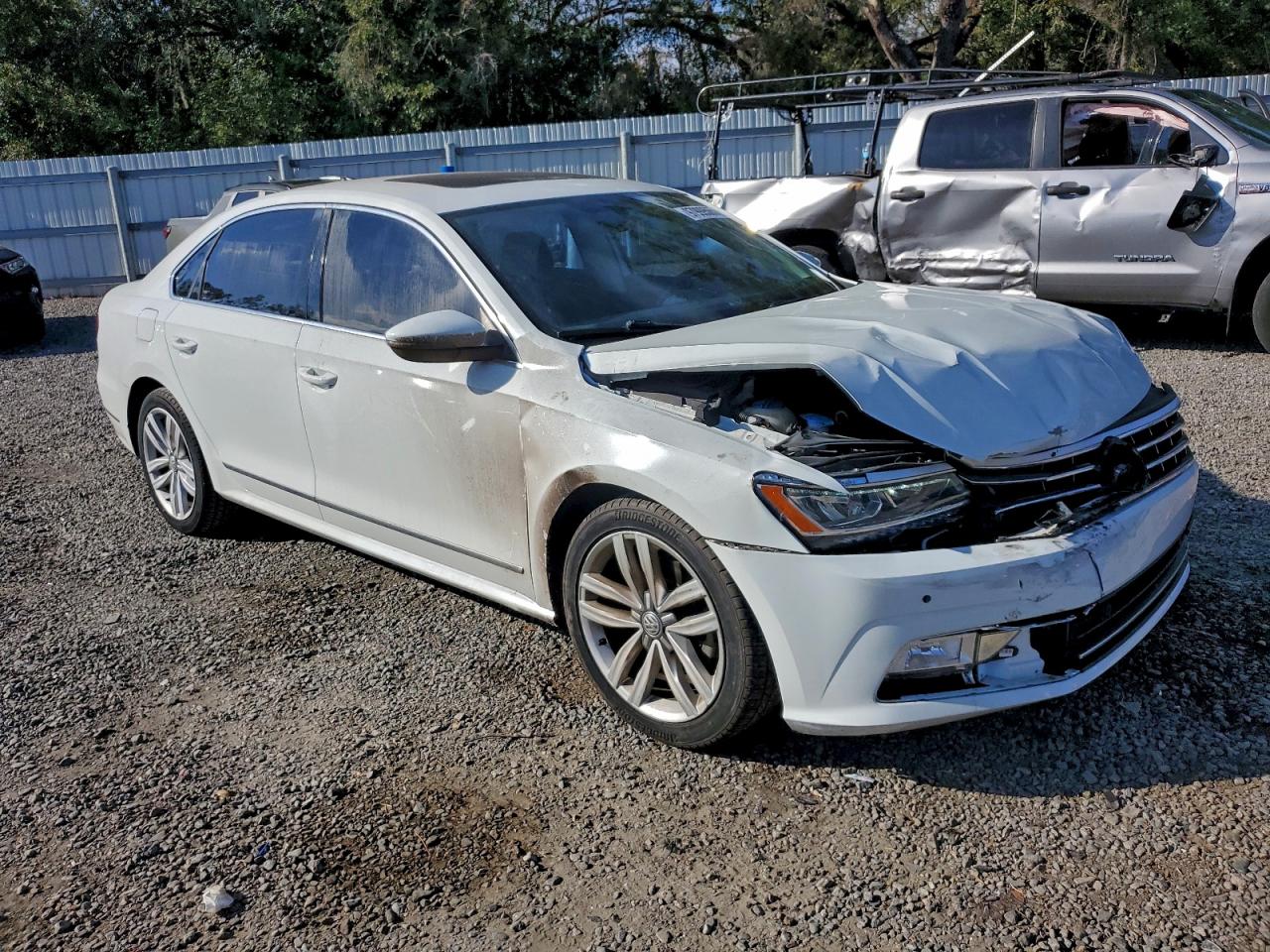 2017 VOLKSWAGEN PASSAT SE photo 4