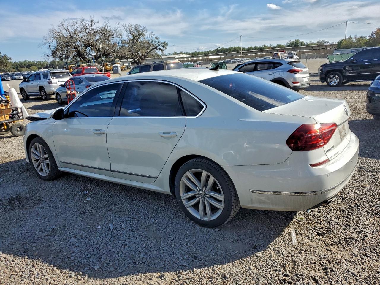 2017 VOLKSWAGEN PASSAT SE photo 2