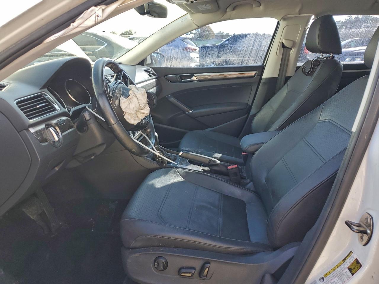 2017 VOLKSWAGEN PASSAT SE photo 7
