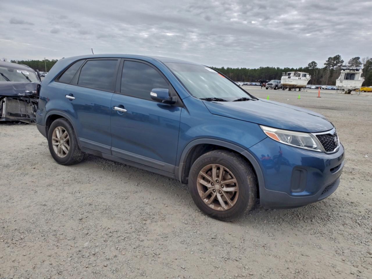 2014 KIA SORENTO LX photo 4