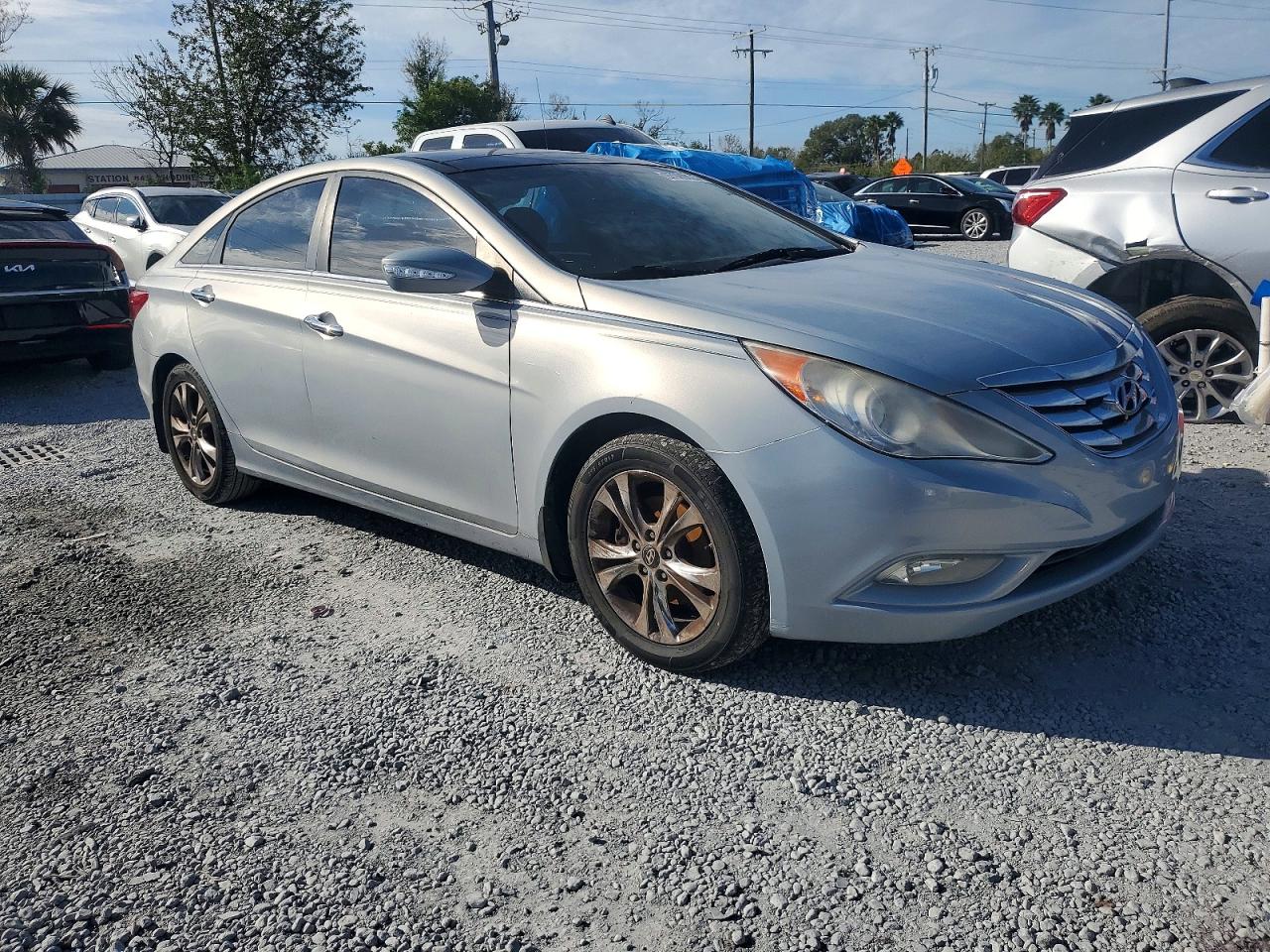 2013 HYUNDAI SONATA photo 4