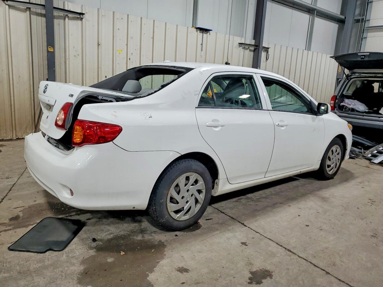 2010 TOYOTA COROLLA BASE photo 3