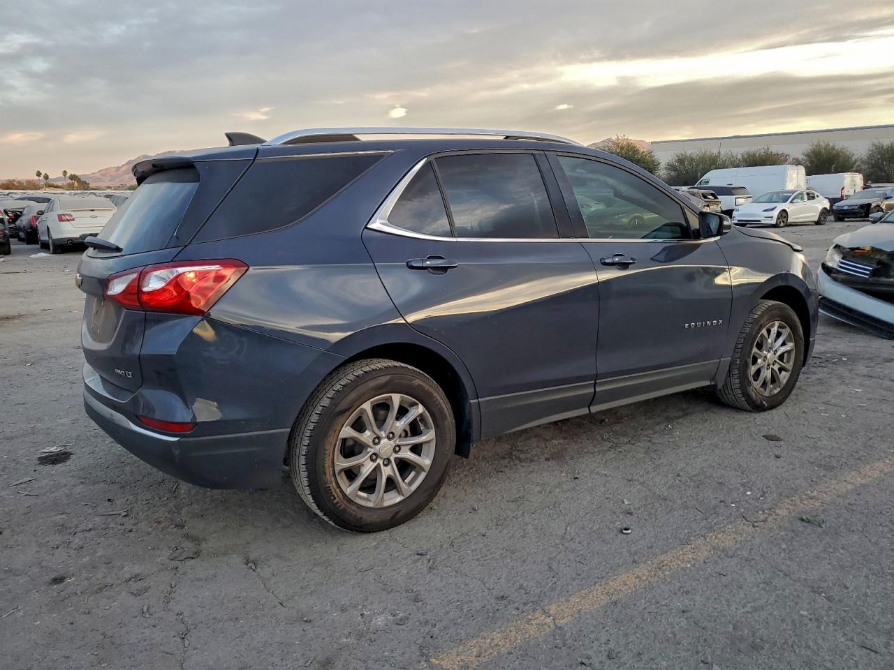 2018 CHEVROLET EQUINOX LT photo 3
