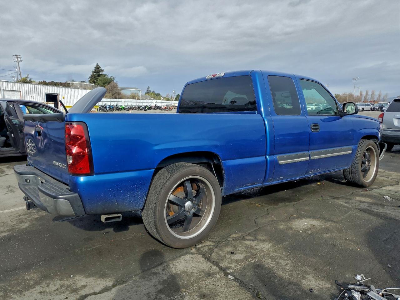 2003 CHEVROLET SILVERADO C1500 photo 3