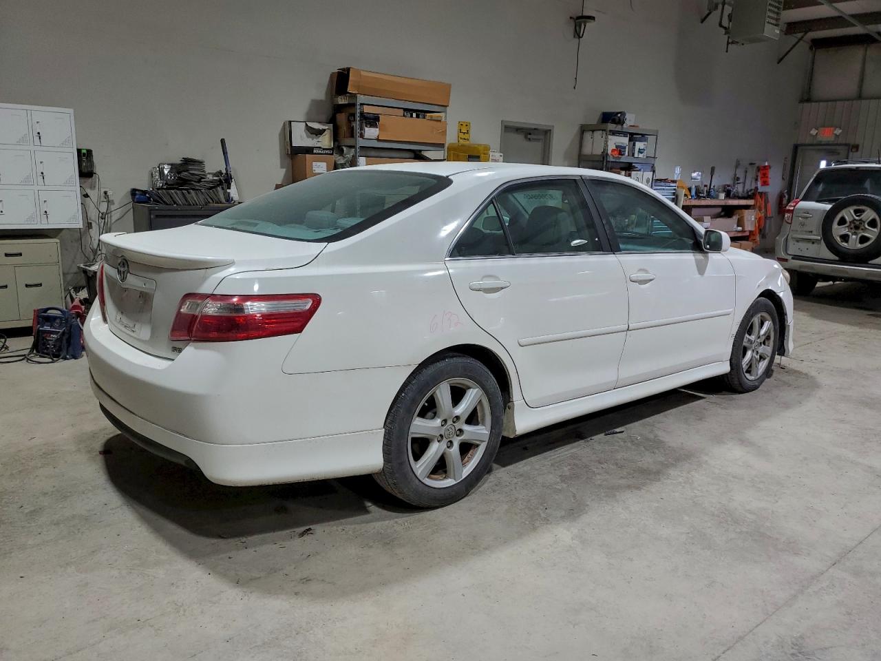 2009 TOYOTA CAMRY SE photo 3