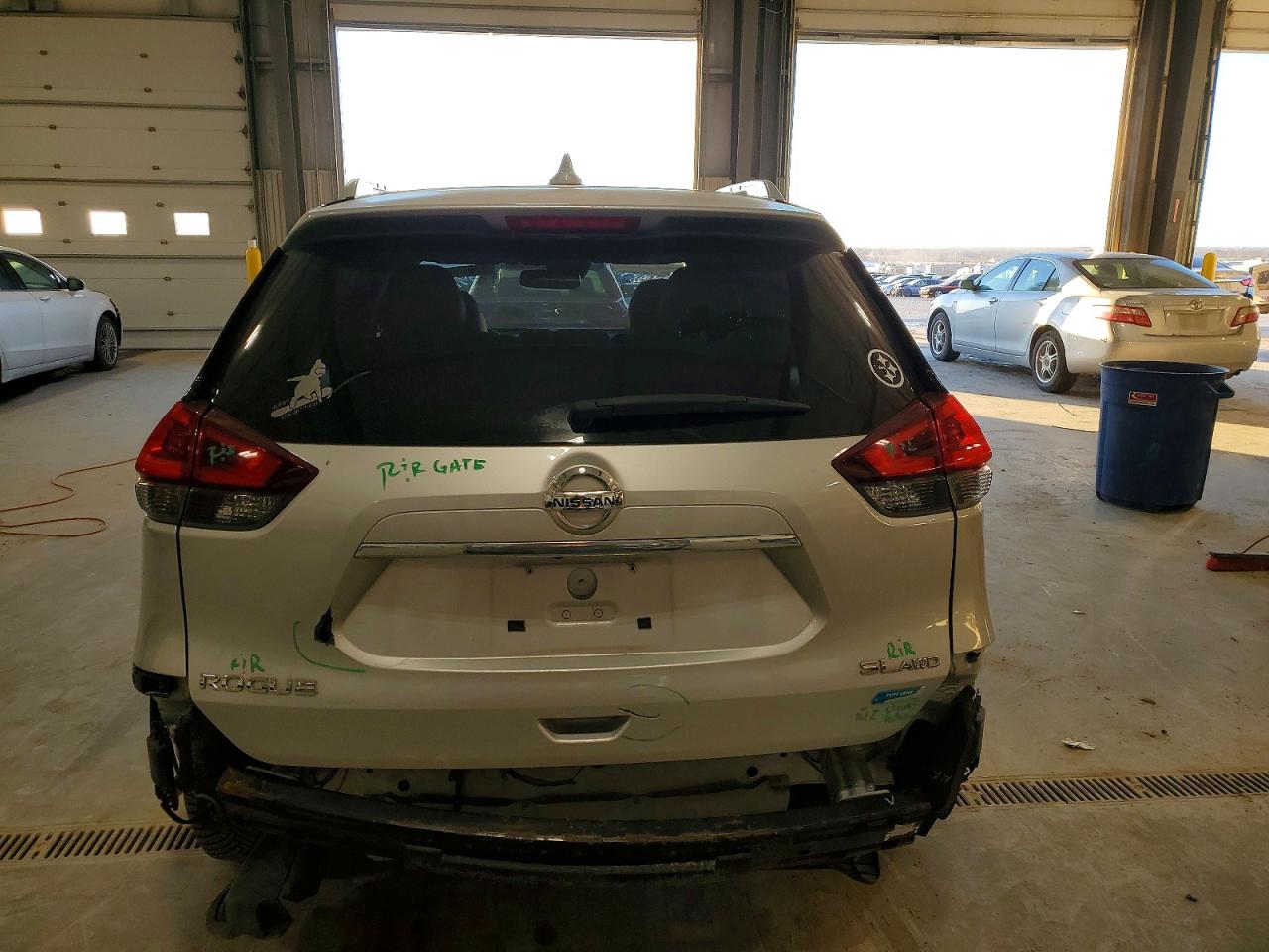 2018 NISSAN ROGUE S photo 6