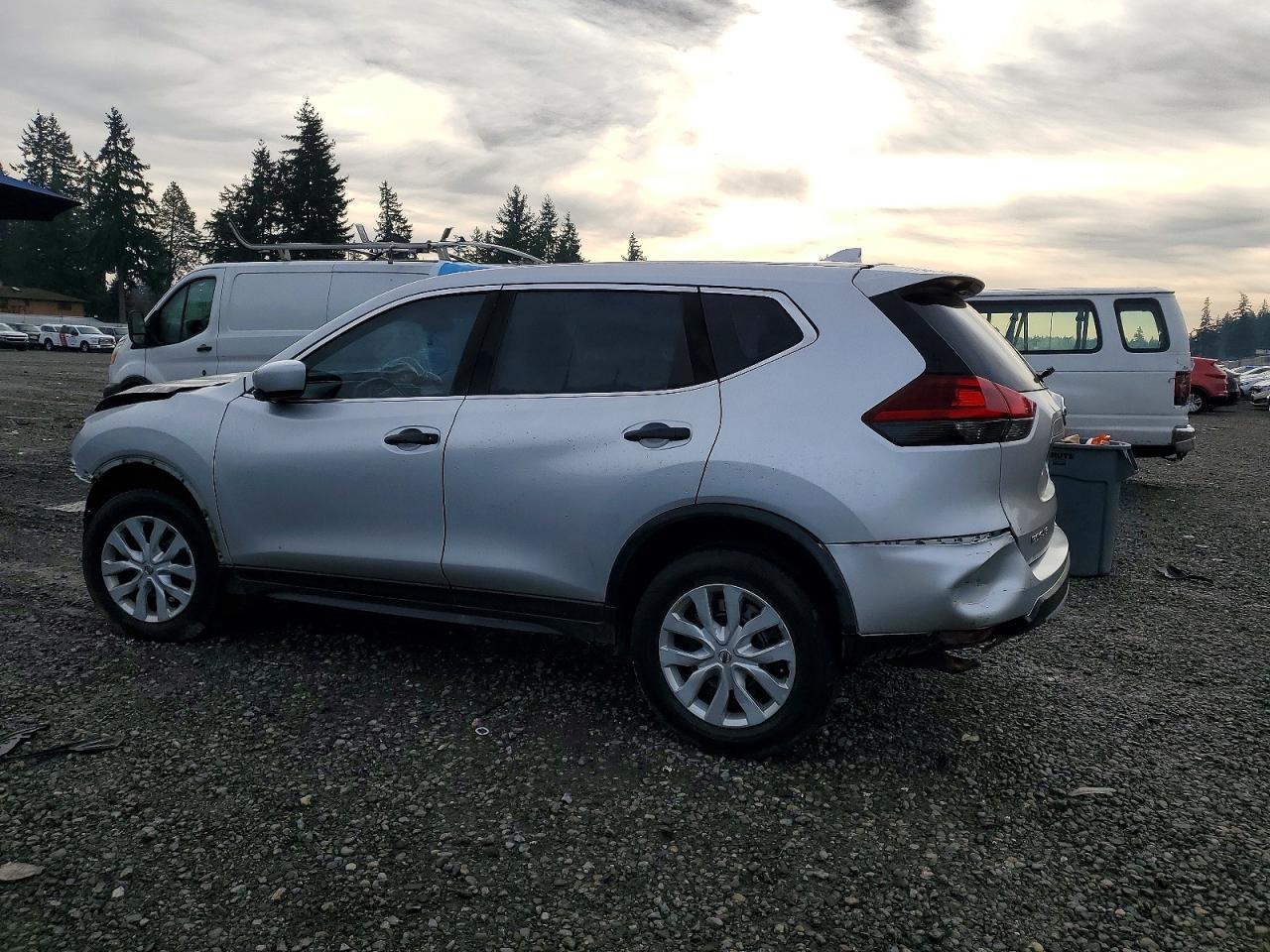 2018 NISSAN ROGUE S photo 2