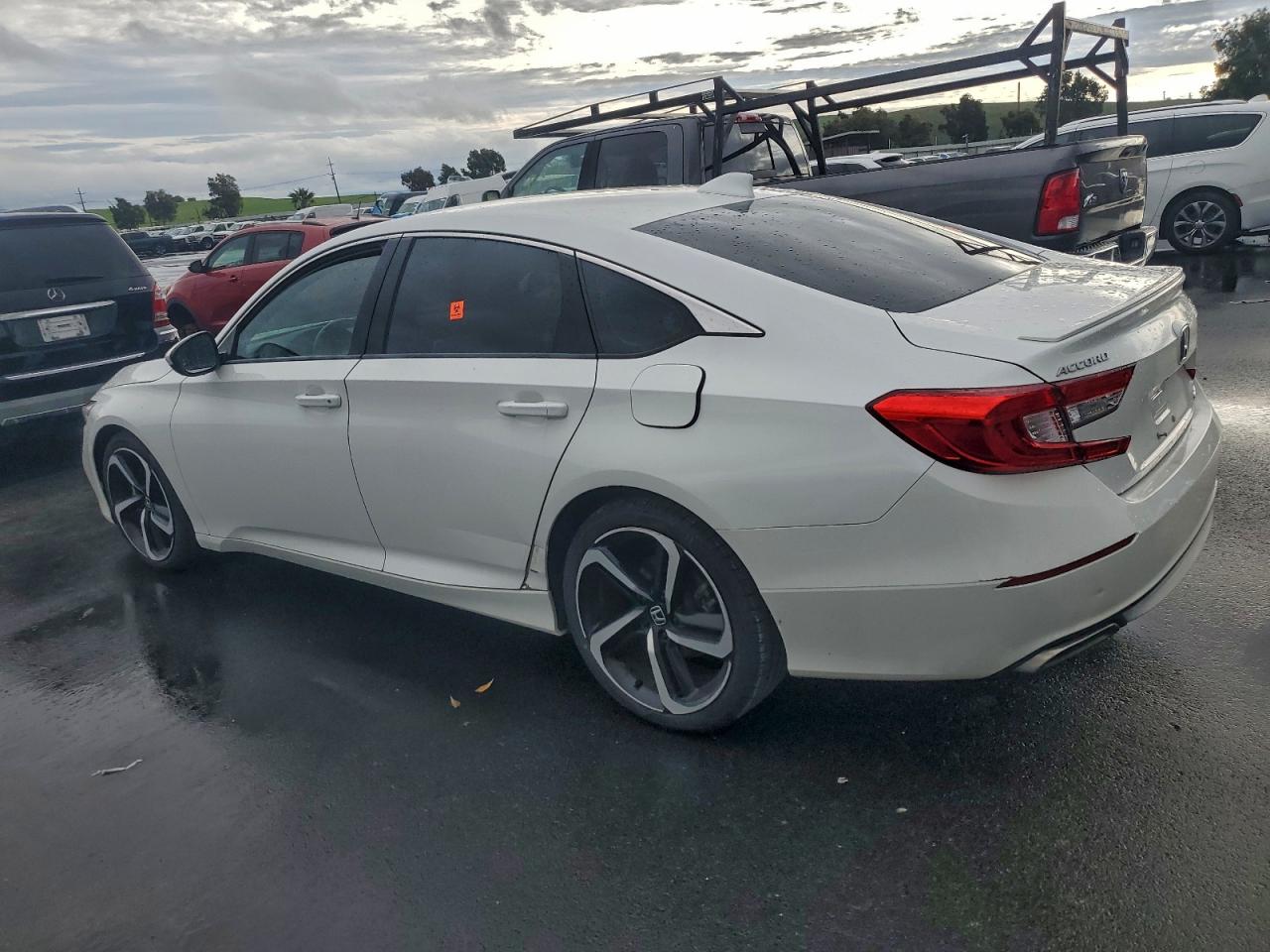2018 HONDA ACCORD SPORT photo 3