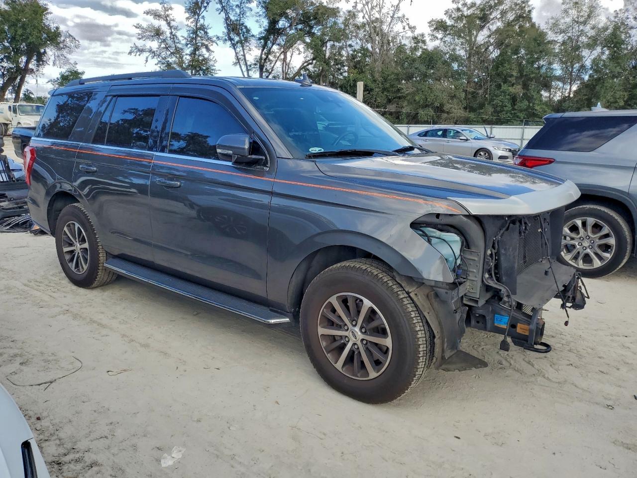2018 FORD EXPEDITION XLT photo 4