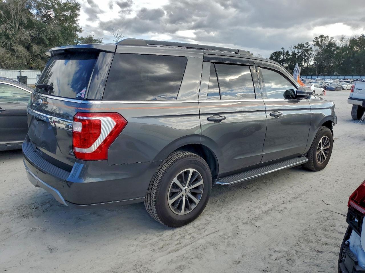 2018 FORD EXPEDITION XLT photo 3