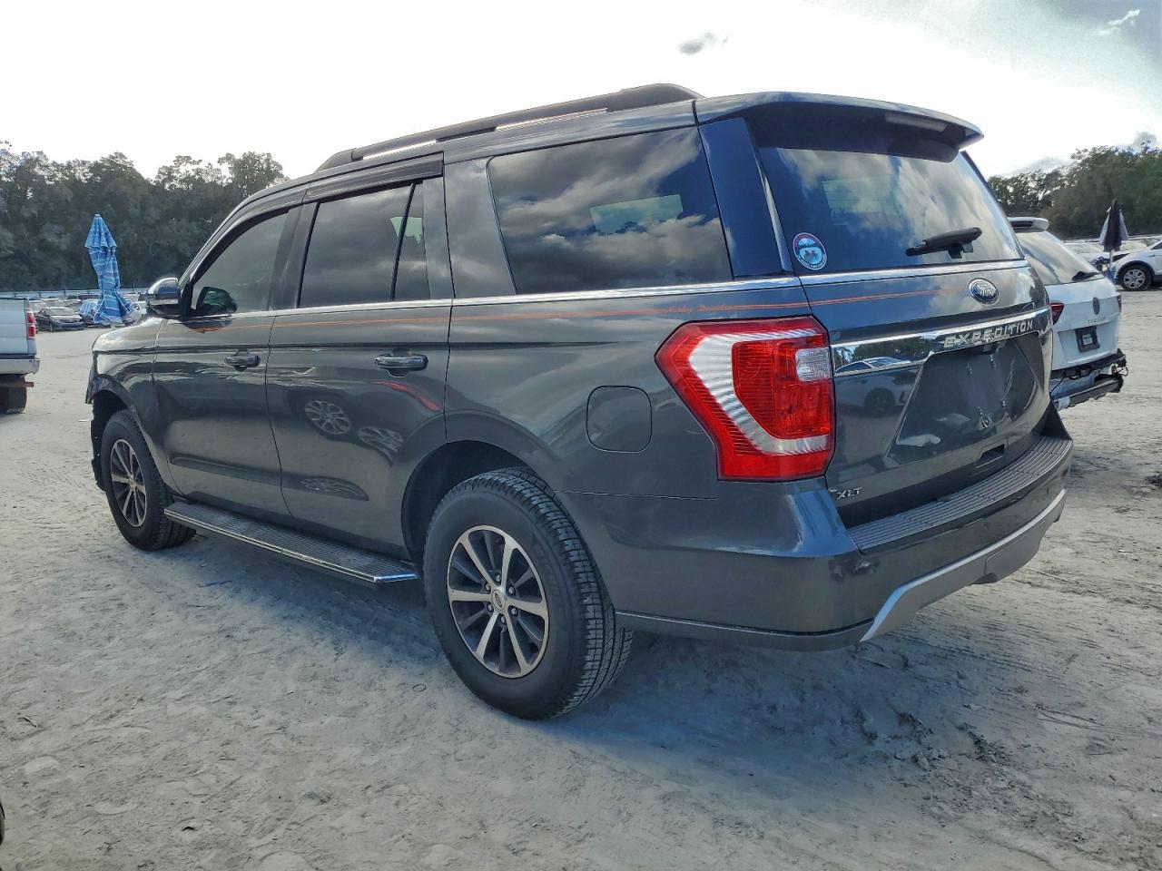 2018 FORD EXPEDITION XLT photo 2