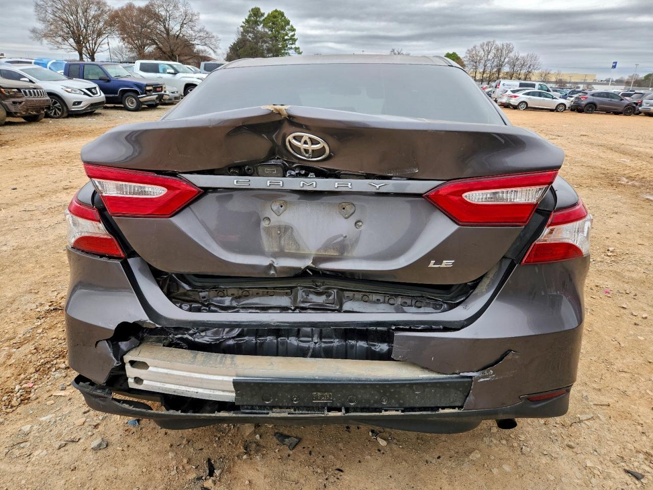 2018 TOYOTA CAMRY L photo 6