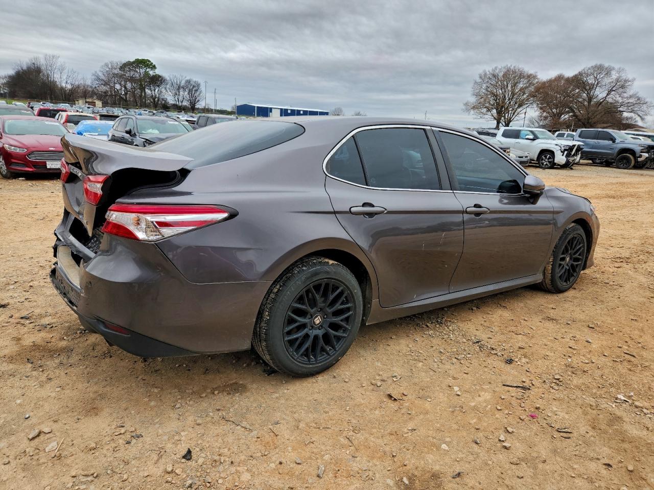 2018 TOYOTA CAMRY L photo 3
