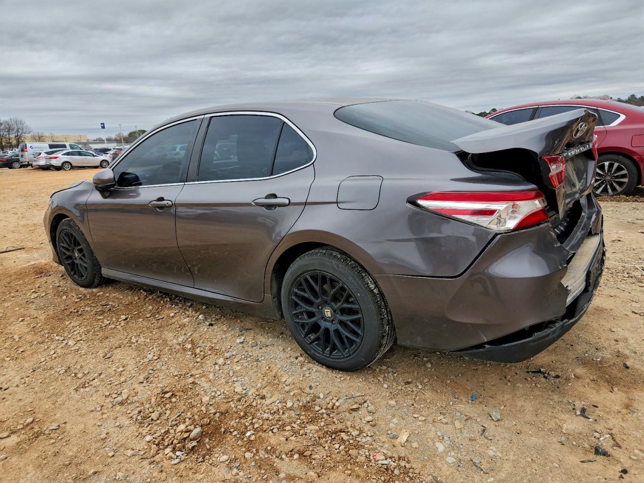 2018 TOYOTA CAMRY L photo 2