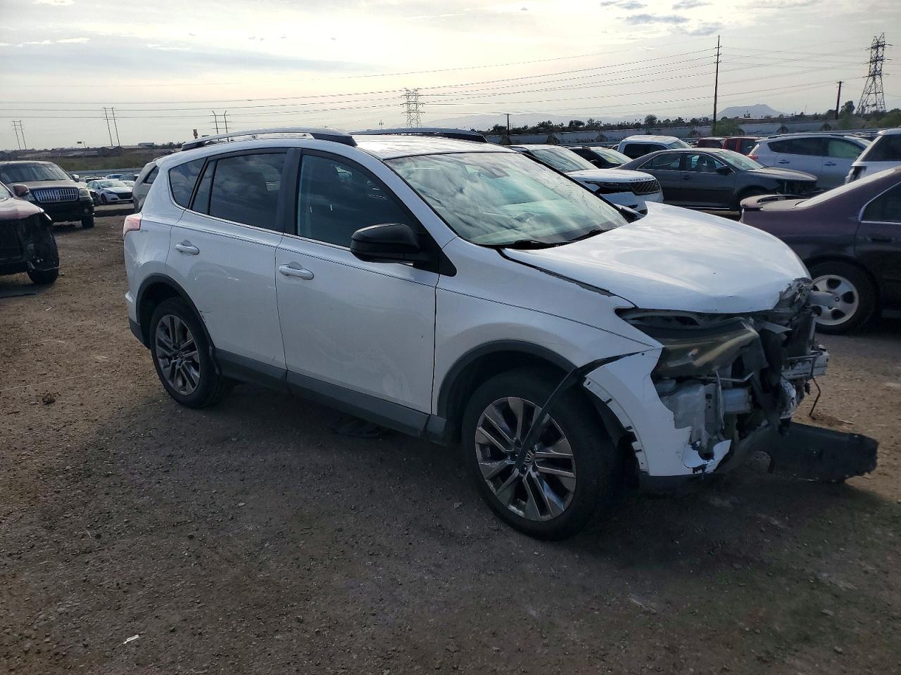 2017 TOYOTA RAV4 LE photo 4