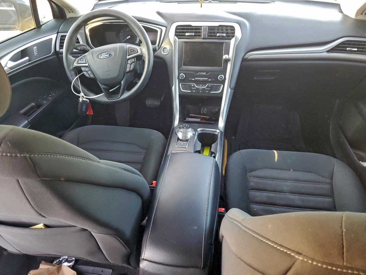 2019 FORD FUSION SE photo 8