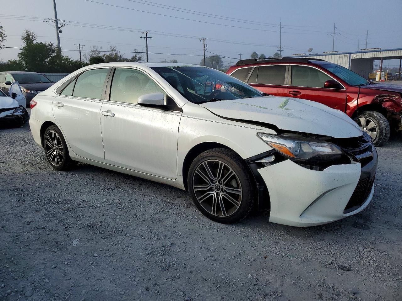 2016 TOYOTA CAMRY LE photo 4