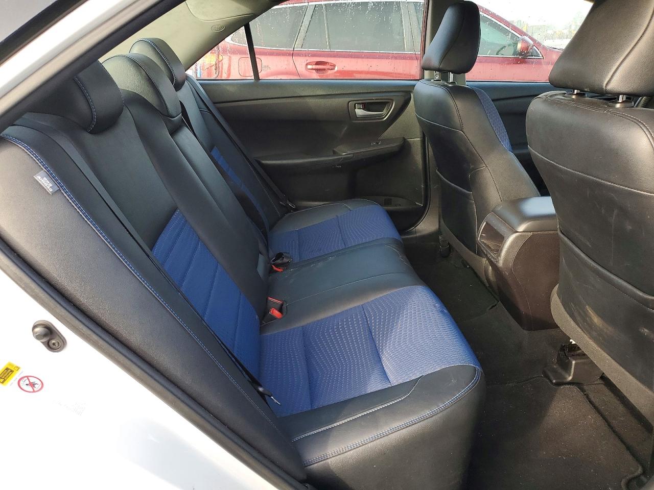 2016 TOYOTA CAMRY LE photo 10