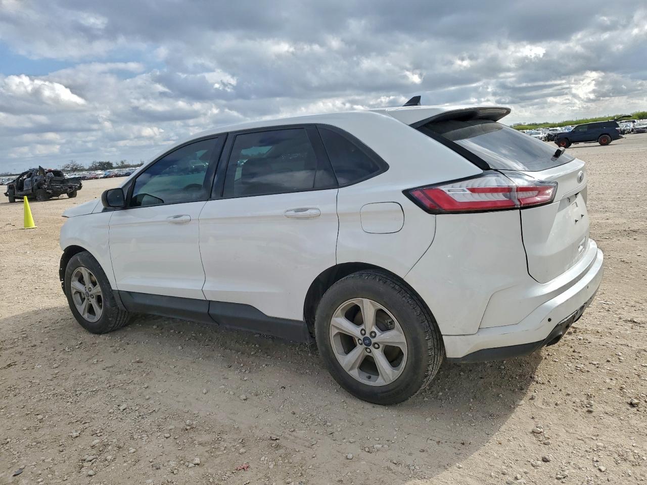 2020 FORD EDGE SE photo 2