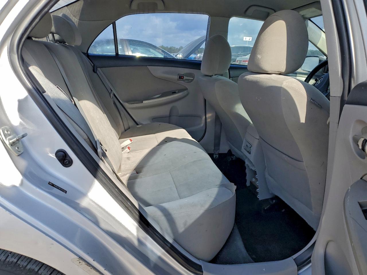 2011 TOYOTA COROLLA BASE photo 10