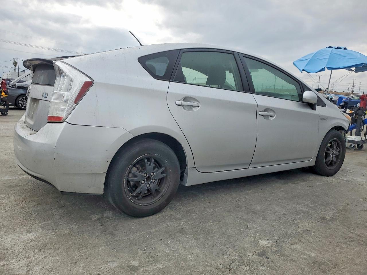 2010 TOYOTA PRIUS photo 3