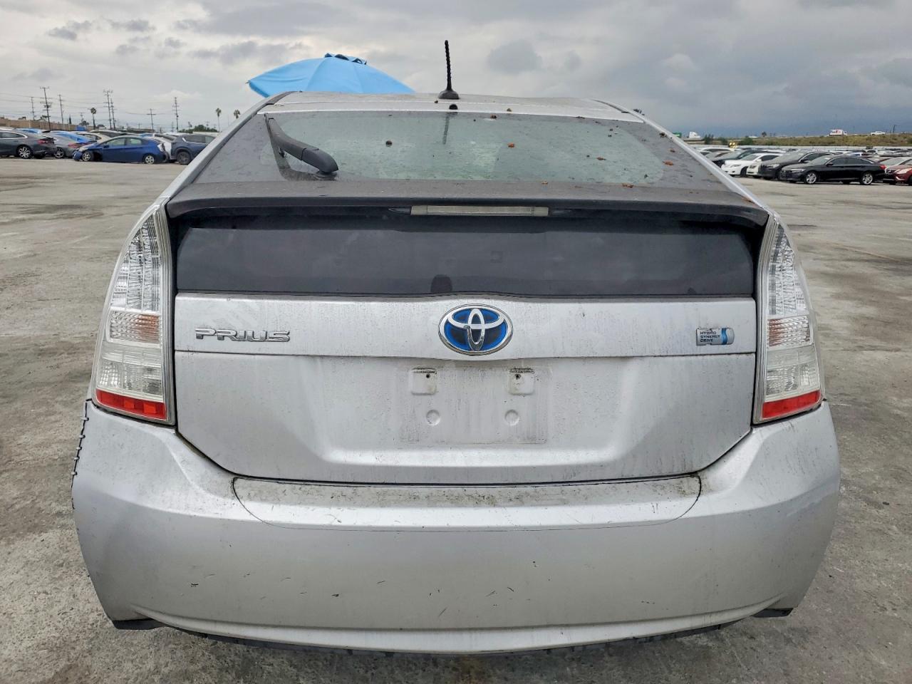 2010 TOYOTA PRIUS photo 6