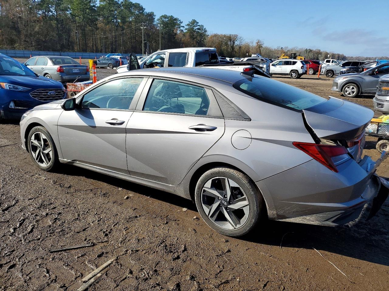 2023 HYUNDAI ELANTRA SEL photo 2