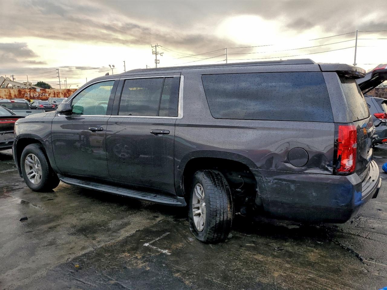2018 CHEVROLET SUBURBAN C1500 LT photo 3