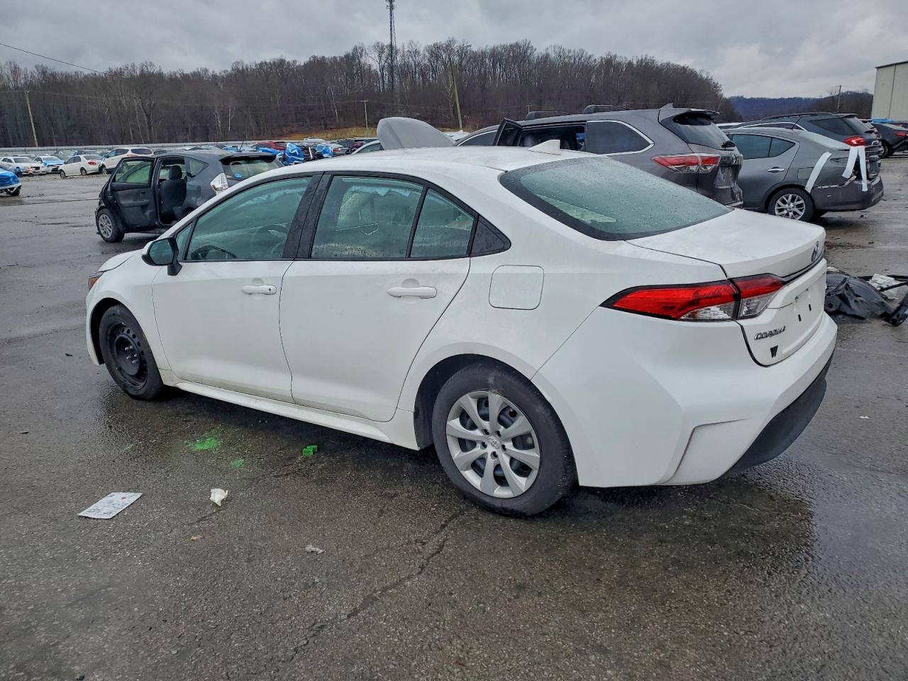 2024 TOYOTA COROLLA LE photo 2