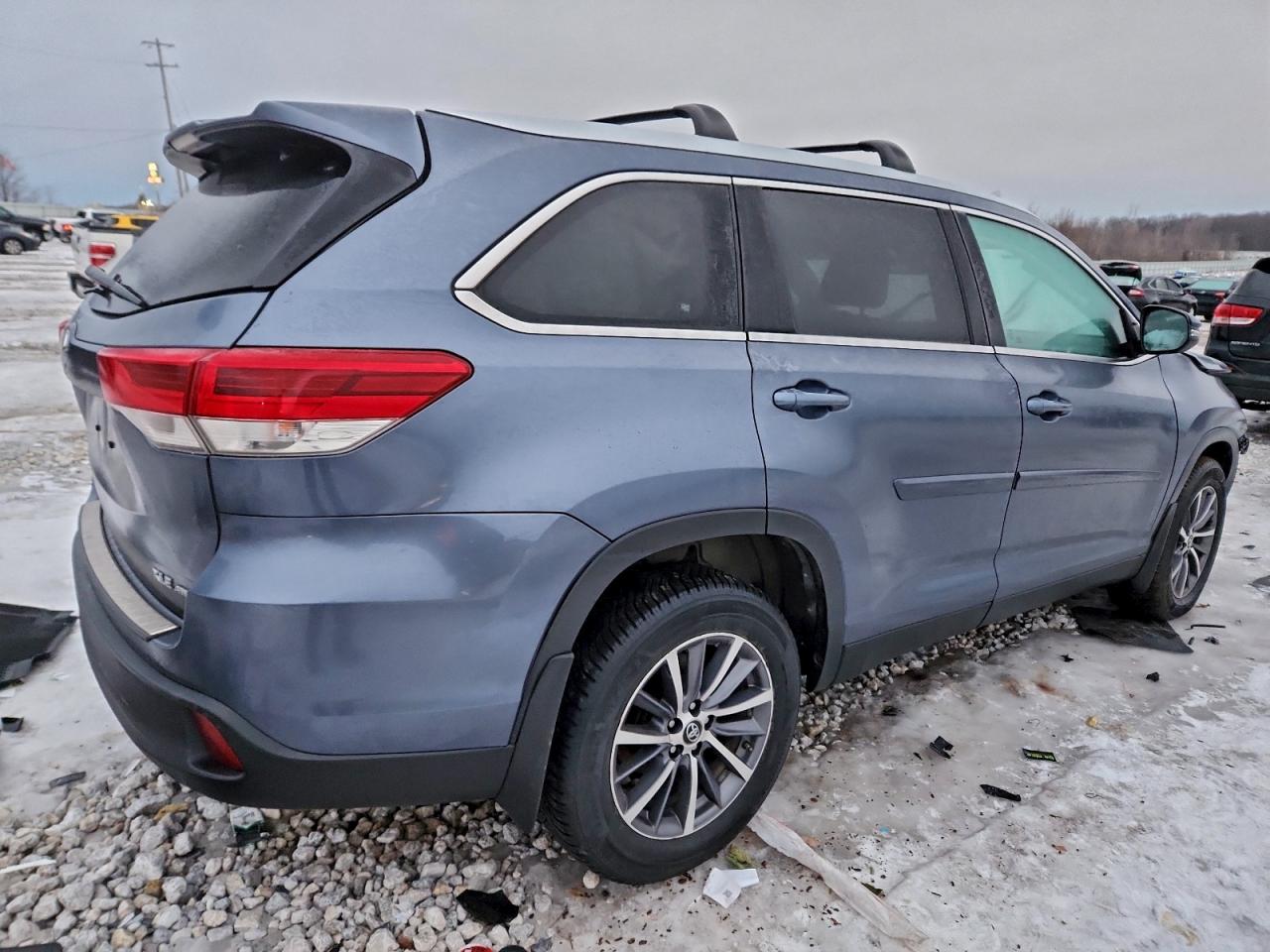 2019 TOYOTA HIGHLANDER SE photo 5