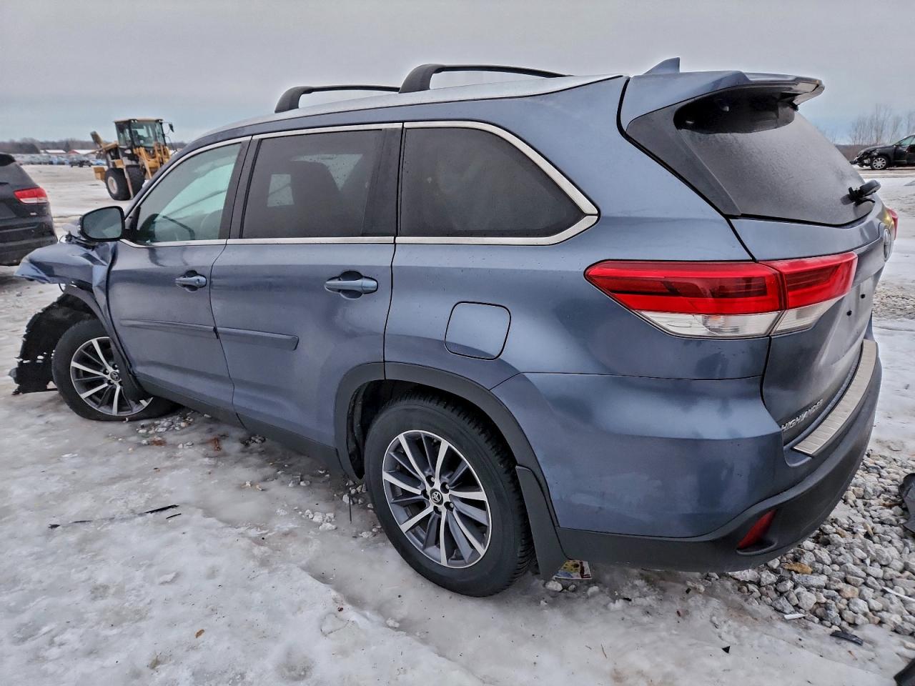 2019 TOYOTA HIGHLANDER SE photo 3
