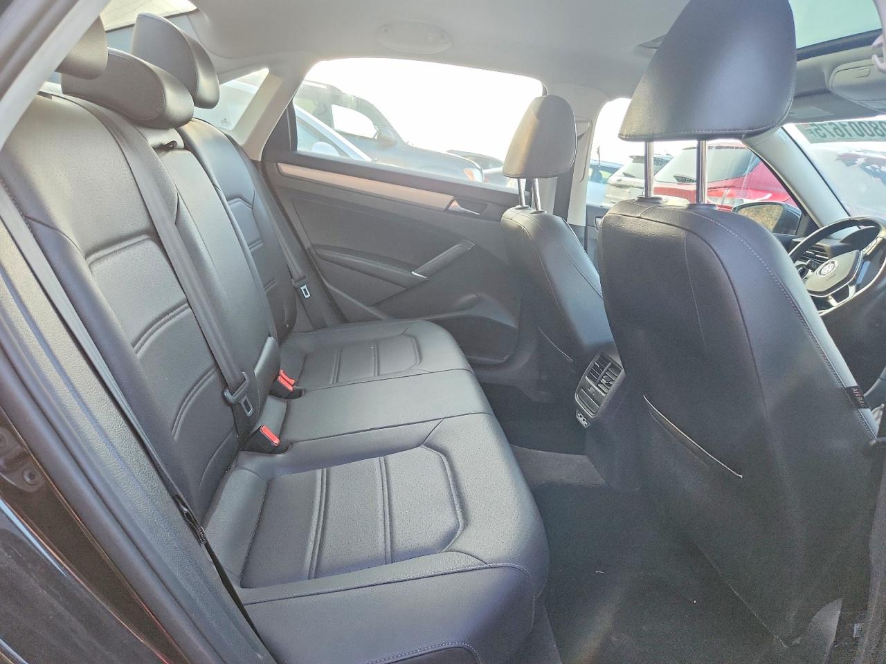 2021 VOLKSWAGEN PASSAT SE photo 10
