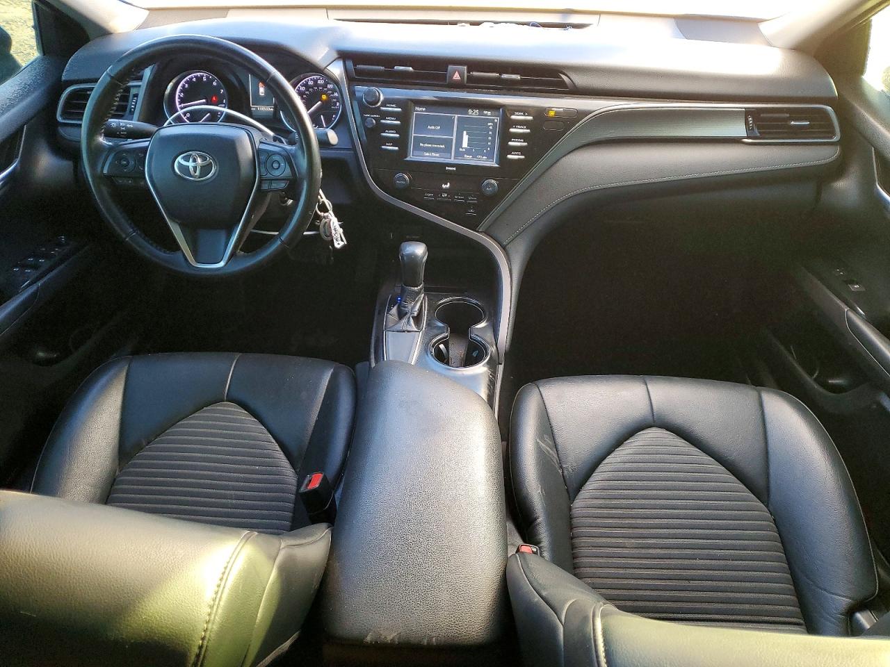 2020 TOYOTA CAMRY SE photo 8